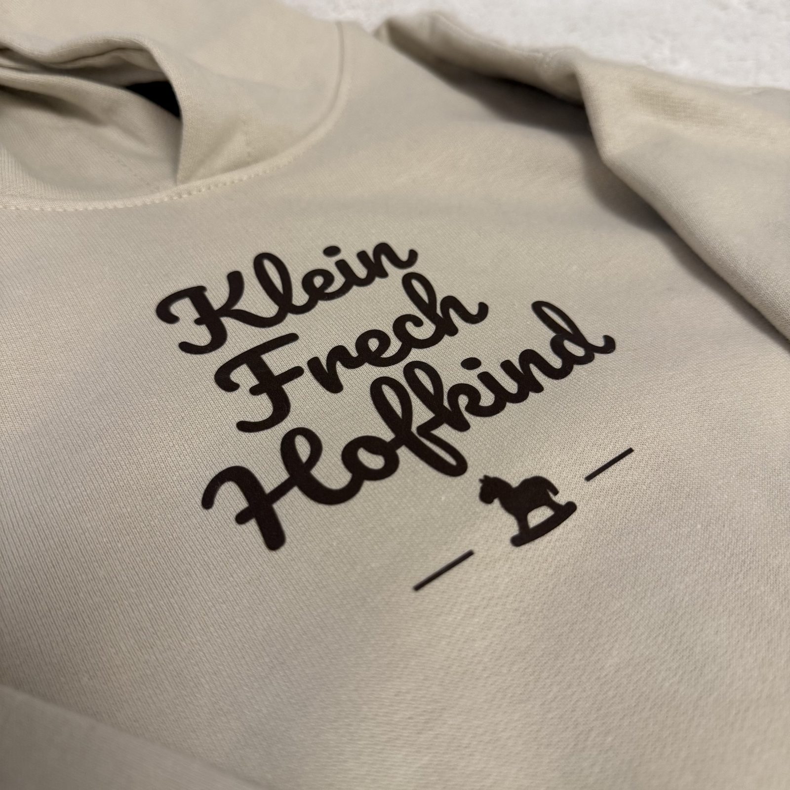 Klein Frech Hofkind – Hoodie – Ansicht 3