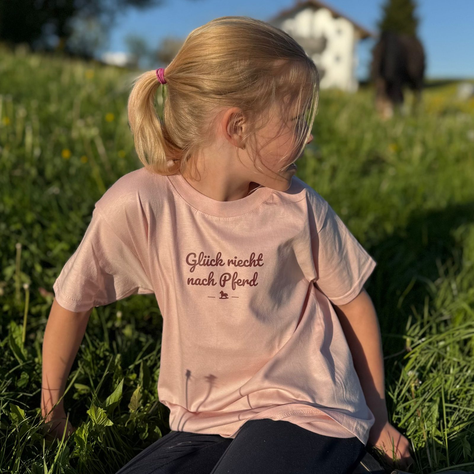 Glück riecht nach Pferd – T-Shirt